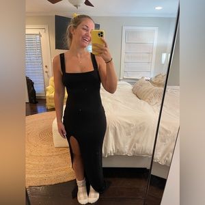 Boohoo black fitted formal dress with slit, size 6! 🖤